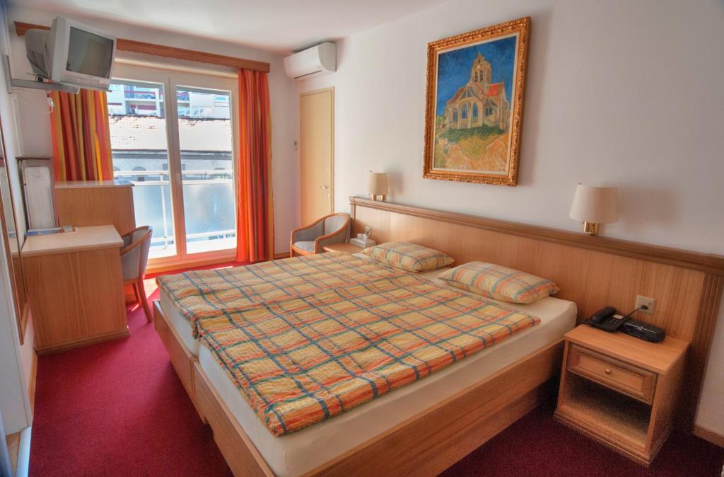 Hotel Dischma - Free Bus And Train Ticket 파라디소 객실 사진