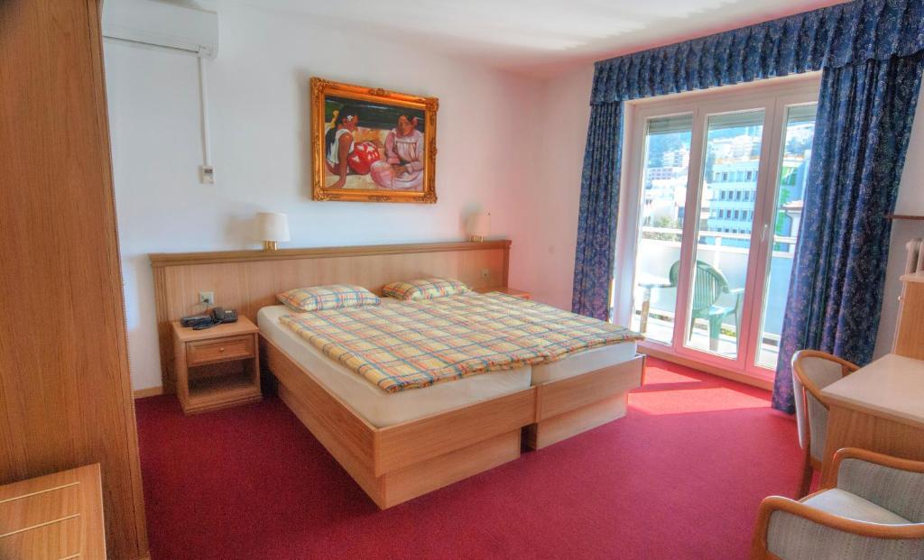 Hotel Dischma - Free Bus And Train Ticket 파라디소 객실 사진