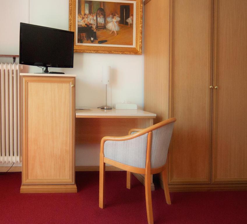 Hotel Dischma - Free Bus And Train Ticket 파라디소 객실 사진