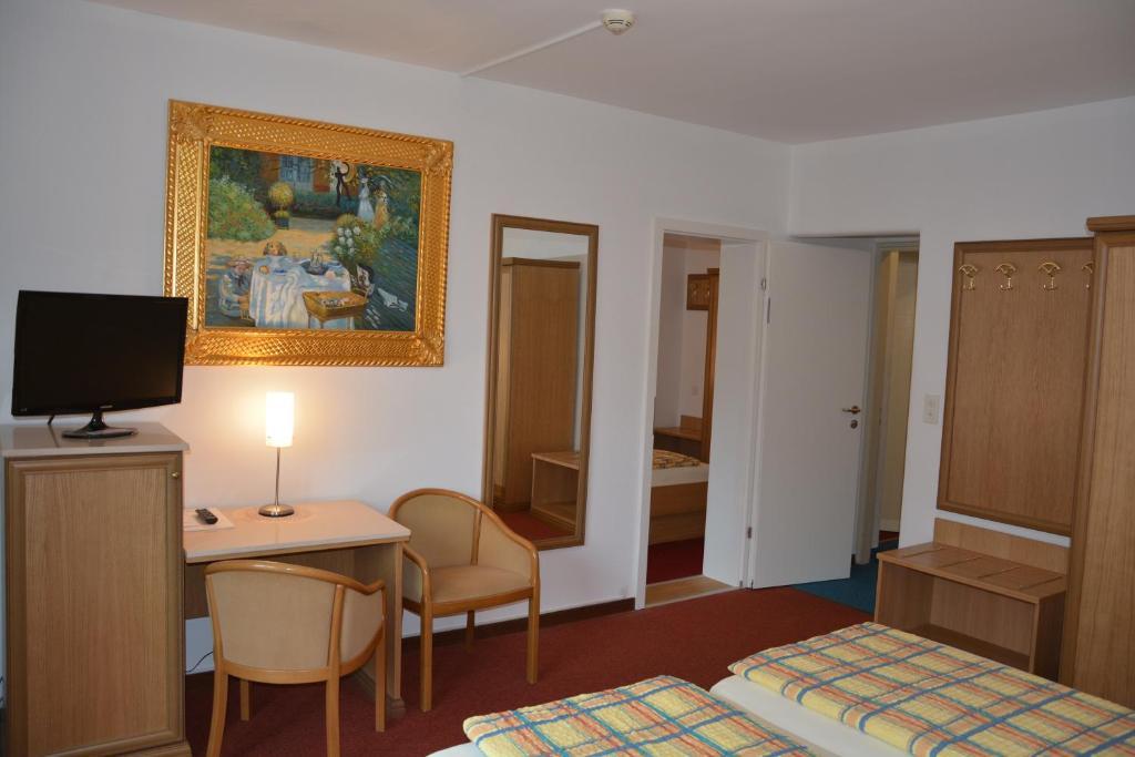 Hotel Dischma - Free Bus And Train Ticket 파라디소 객실 사진